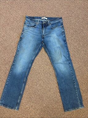 Levi’s 32x32 Men's Straight Jeans in Medium Blue Wash